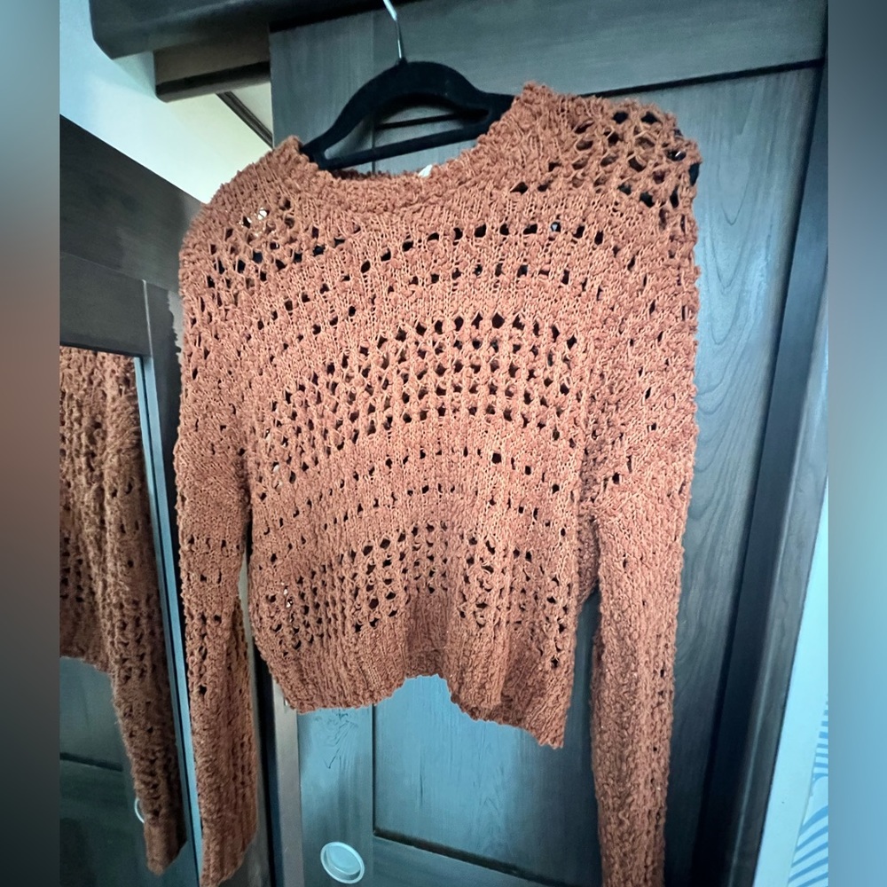 Sky and sparrow sweater, super soft and flattering. Medium